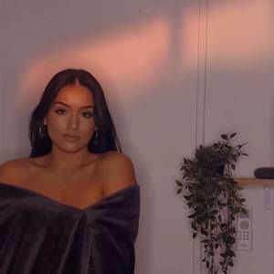 Meet your Posher, Kiana